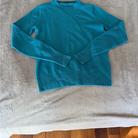 Uniqlo WoMen's Vibrant Blue Crewneck Sweater - Picture 2 of 9